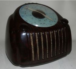 Healing moderne scales bakelite radio model 404e